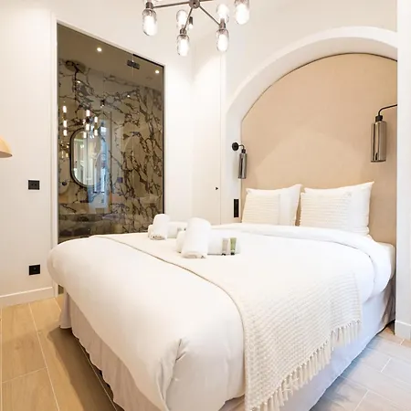 Lovely & Romantic Near Bastille Apartment *